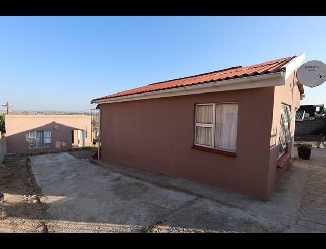 2 BEDROOM HOUSE FOR SALE IN BREIDBACH